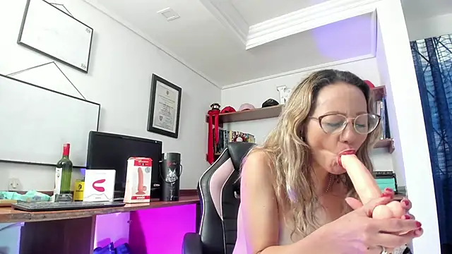 Snapshot of GretaVoss_ chatting on 10/17/25, 09:28 GretaVoss  online show from 10/17/25, 09:28