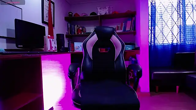 Snapshot of GretaVoss_ chatting on 10/28/25, 07:05 GretaVoss  online show from 10/28/25, 07:05