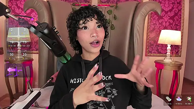 Snapshot of DaniCollinn_ chatting on 01/08/26, 01:13 DaniCollinn online show from 01/08/26, 01:13