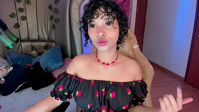 Snapshot of DaniCollinn_ chatting on 02/14/26, 12:57 DaniCollinn online show from 02/14/26, 12:57