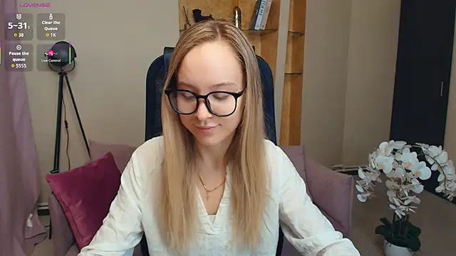 SoonMoor online show from 11/28/25, 07:05