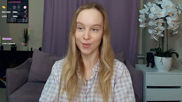 Snapshot of SoonMoor chatting on 03/04/26, 07:20 SoonMoor online show from 03/04/26, 07:20