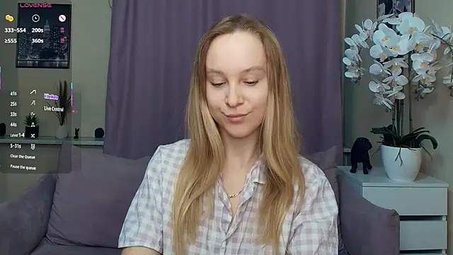 Snapshot of SoonMoor chatting on 03/15/26, 06:36 SoonMoor online show from 03/15/26, 06:36