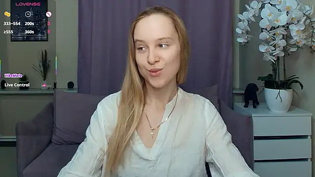 Snapshot of SoonMoor chatting on 03/21/26, 06:44 SoonMoor online show from 03/21/26, 06:44