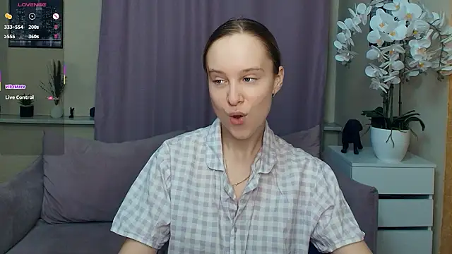 Snapshot of SoonMoor chatting on 03/22/26, 06:33 SoonMoor online show from 03/22/26, 06:33