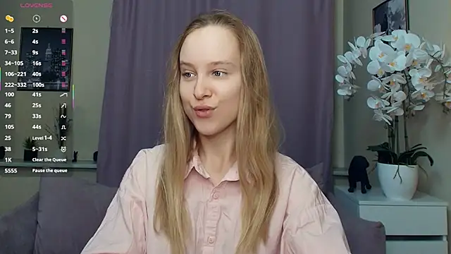 Snapshot of SoonMoor chatting on 03/23/26, 06:34 SoonMoor online show from 03/23/26, 06:34