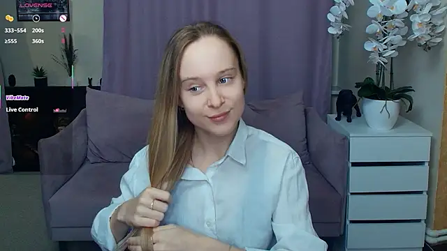 Snapshot of SoonMoor chatting on 03/26/26, 06:35 SoonMoor online show from 03/26/26, 06:35