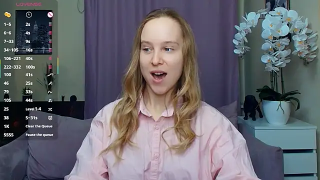 Snapshot of SoonMoor chatting on 03/29/26, 06:41 SoonMoor online show from 03/29/26, 06:41