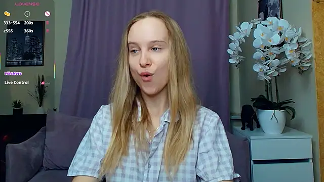 Snapshot of SoonMoor chatting on 04/01/26, 06:49 SoonMoor online show from 04/01/26, 06:49