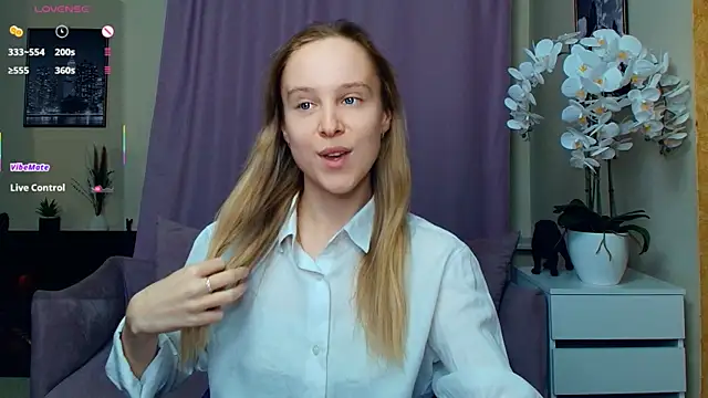 Snapshot of SoonMoor chatting on 04/02/26, 07:33 SoonMoor online show from 04/02/26, 07:33