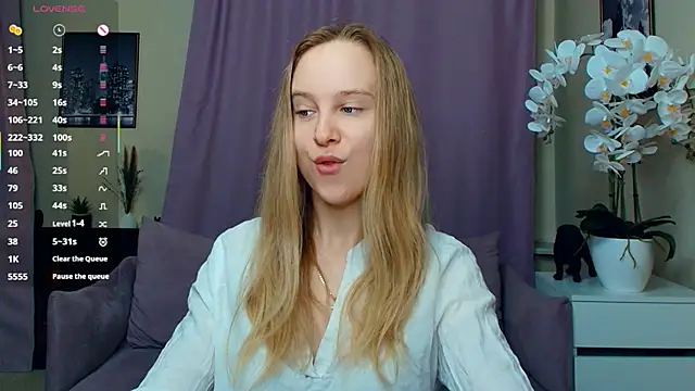 Snapshot of SoonMoor chatting on 04/03/26, 06:39 SoonMoor online show from 04/03/26, 06:39