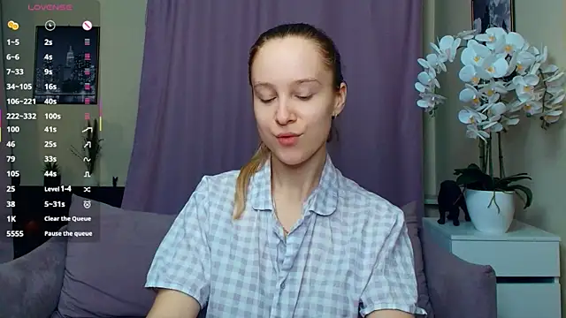 Snapshot of SoonMoor chatting on 04/05/26, 07:33 SoonMoor online show from 04/05/26, 07:33