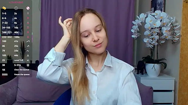 Snapshot of SoonMoor chatting on 04/08/26, 06:41 SoonMoor online show from 04/08/26, 06:41