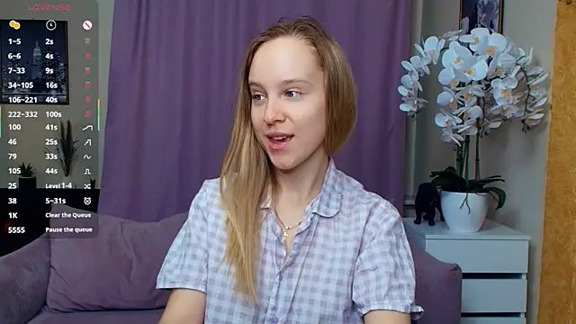 Snapshot of SoonMoor chatting on 04/09/26, 06:35 SoonMoor online show from 04/09/26, 06:35