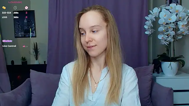 Snapshot of SoonMoor chatting on 04/10/26, 06:45 SoonMoor online show from 04/10/26, 06:45