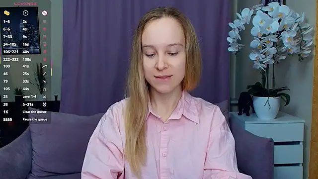 Snapshot of SoonMoor chatting on 04/11/26, 06:34 SoonMoor online show from 04/11/26, 06:34