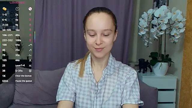 Snapshot of SoonMoor chatting on 04/20/26, 07:26 SoonMoor online show from 04/20/26, 07:26