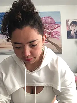 Paris 11 online show from 11/18/25, 02:10