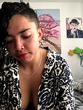 Paris 11 online show from 11/25/25, 04:18