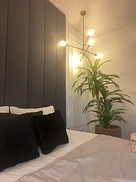 TiffanyyLam online show from 11/06/25, 11:22