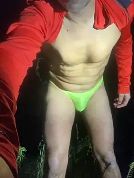 Snapshot of thelutty chatting on 11/20/25, 05:12 thelutty online show from 11/20/25, 05:12