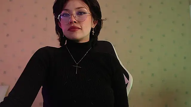 Snapshot of Ellyuwuw chatting on 12/17/25, 12:05 Ellyuwuw online show from 12/17/25, 12:05