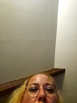 Snapshot of misscokine666 chatting on 10/03/25, 06:27 misscokine666 online show from 10/03/25, 06:27