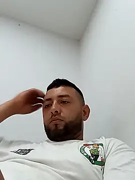 Snapshot of angelitocalientico chatting on 04/15/26, 01:40 angelitocalientico online show from 04/15/26, 01:40