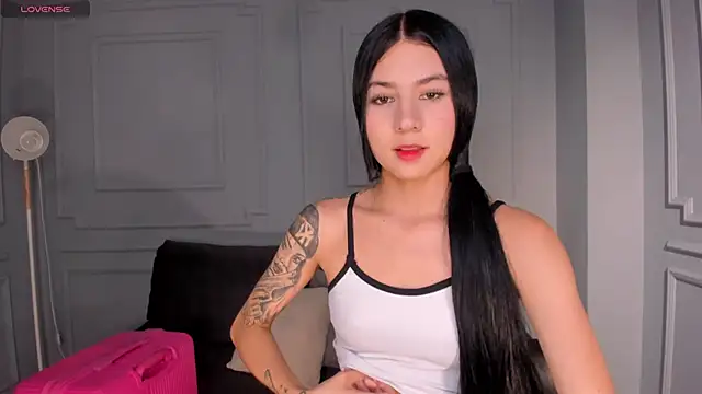 Snapshot of LaurentConnor chatting on 10/28/25, 03:43 LaurentConnor online show from 10/28/25, 03:43