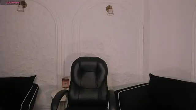 MayaMoretti  online show from 12/14/25, 03:12