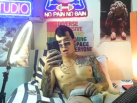 Strongcockfitness online show from 10/15/25, 05:24