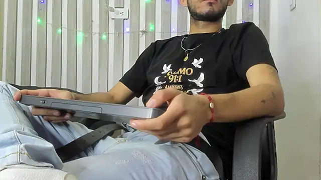 Snapshot of EthanGrey chatting on 03/30/26, 11:22 EthanGrey online show from 03/30/26, 11:22