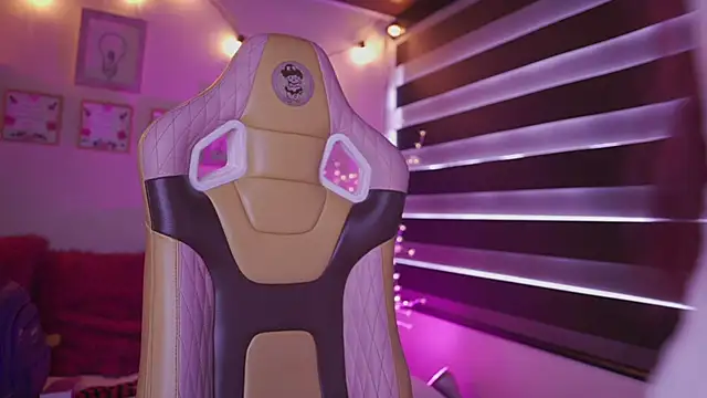 Rebecah 1 online show from 12/03/25, 03:43