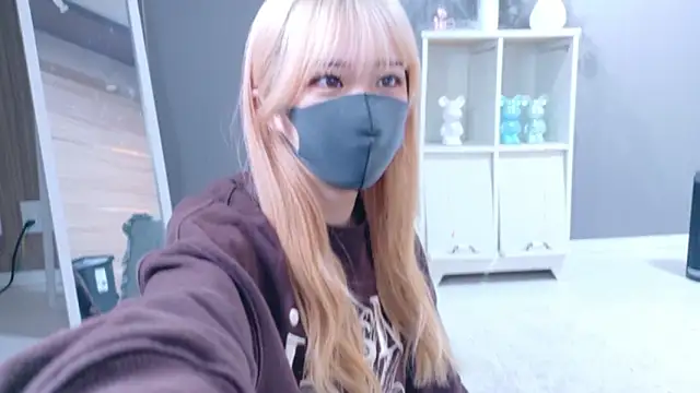 Snapshot of Una_chan_ chatting on 10/23/25, 12:32 Una chan online show from 10/23/25, 12:32