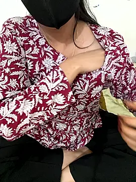 Snapshot of Sex_Queen_aaraya chatting on 04/08/26, 03:56 Sex Queen aaraya online show from 04/08/26, 03:56