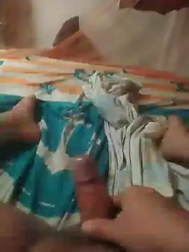 Snapshot of quieresleche1 chatting on 10/21/25, 04:19 quieresleche1 online show from 10/21/25, 04:19