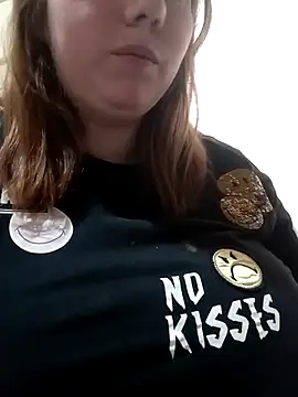 bellita13 online show from 10/22/25, 04:40