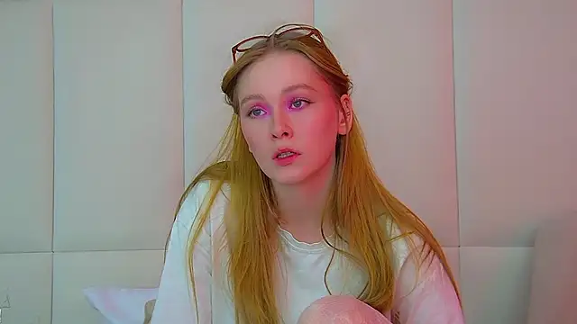 AgataFoxley online show from 11/30/25, 06:28