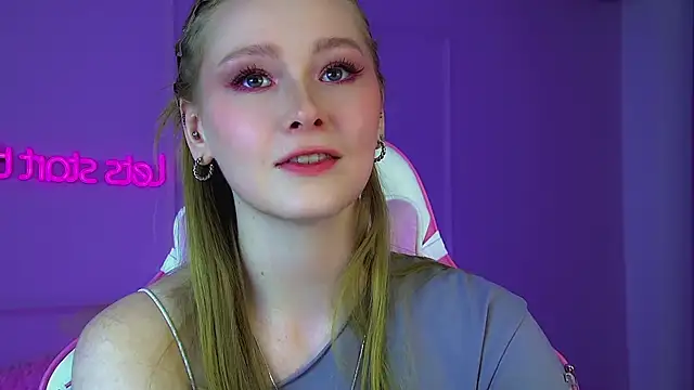 Snapshot of AgataFoxley chatting on 04/22/26, 06:31 AgataFoxley online show from 04/22/26, 06:31