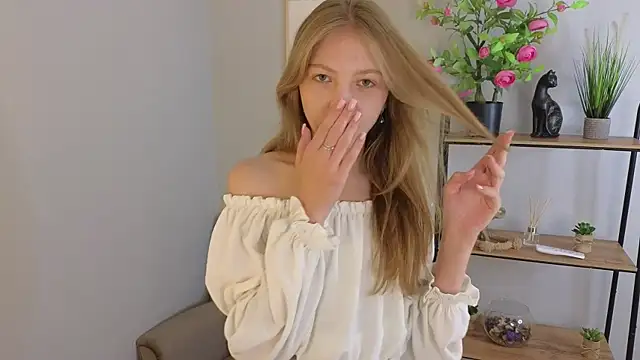 Snapshot of Sue_Sanders chatting on 09/12/25, 10:15 Sue Sanders online show from 09/12/25, 10:15