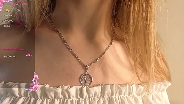 Snapshot of Sue_Sanders chatting on 09/19/25, 10:16 Sue Sanders online show from 09/19/25, 10:16