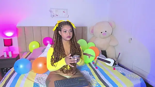 Snapshot of Hill_Brownie chatting on 11/08/25, 12:49 Hill Brownie online show from 11/08/25, 12:49