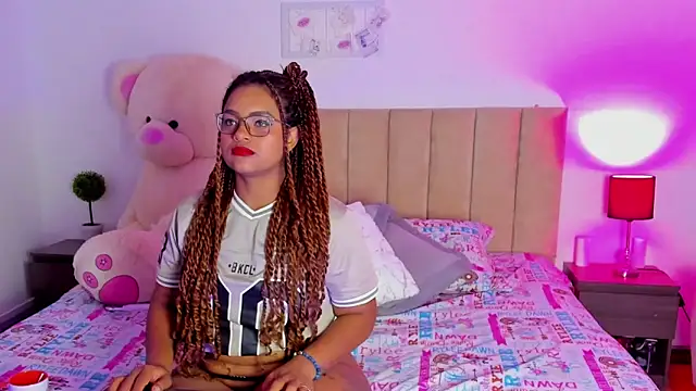 Snapshot of Hill_Brownie chatting on 12/05/25, 01:20 Hill Brownie online show from 12/05/25, 01:20