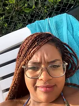 Snapshot of Hill_Brownie chatting on 12/14/25, 01:27 Hill Brownie online show from 12/14/25, 01:27