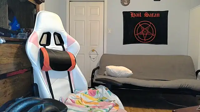 Snapshot of Ardokks chatting on 10/13/25, 02:33 Ardokks online show from 10/13/25, 02:33