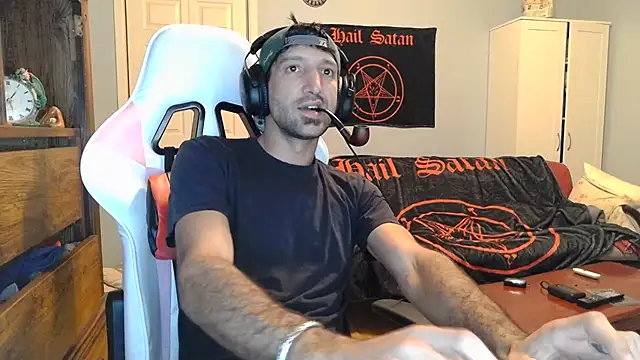 Snapshot of Ardokks chatting on 10/28/25, 04:05 Ardokks online show from 10/28/25, 04:05