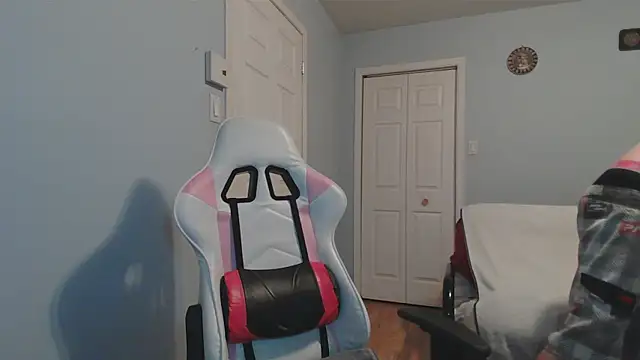 Snapshot of Ardokks chatting on 12/14/25, 02:17 Ardokks online show from 12/14/25, 02:17