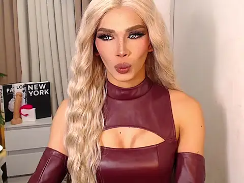 Snapshot of Miss_Cataluna69 chatting on 11/19/25, 09:15 Miss Cataluna69 online show from 11/19/25, 09:15