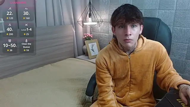 Snapshot of Iantwink18 chatting on 09/10/25, 03:17 Iantwink18 online show from 09/10/25, 03:17