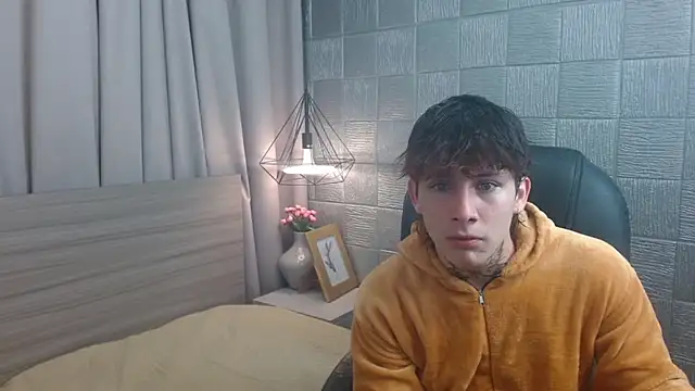 Snapshot of Iantwink18 chatting on 09/11/25, 04:23 Iantwink18 online show from 09/11/25, 04:23